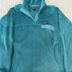 Like New women’s size large PATAGONIA Re-Tool Snap-T pullover.